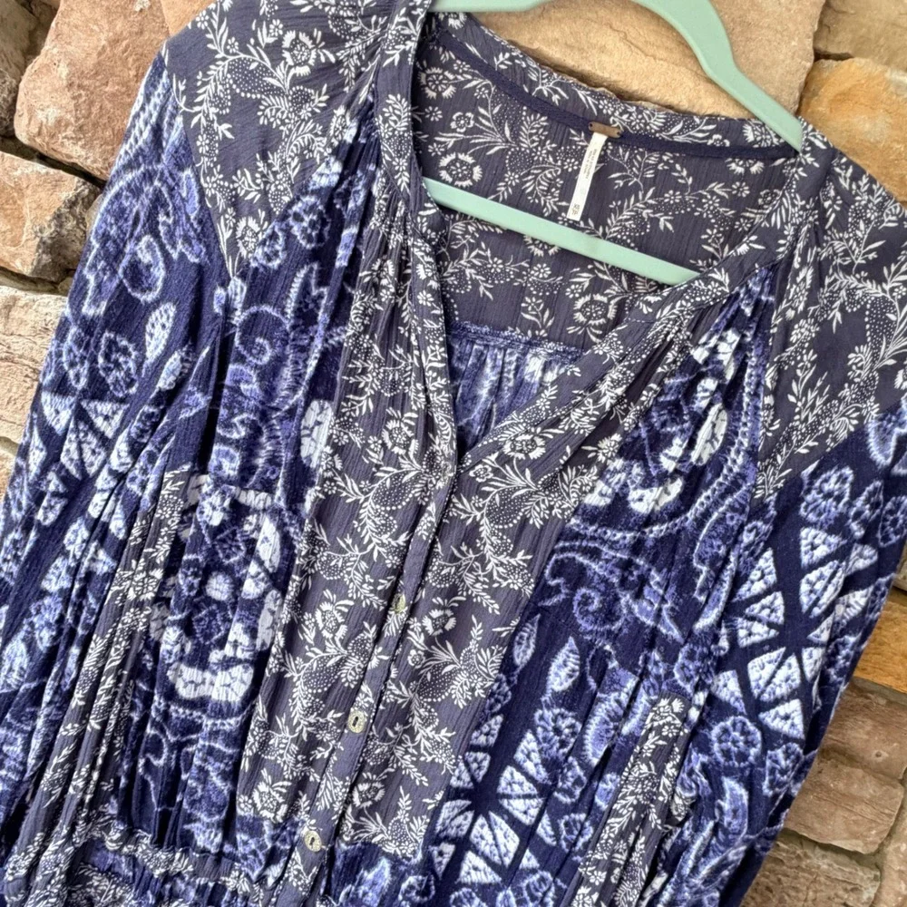 Free People Women XS Ratio Print Tunic Blouse Blue Mixed Floral Boho Peasant Top